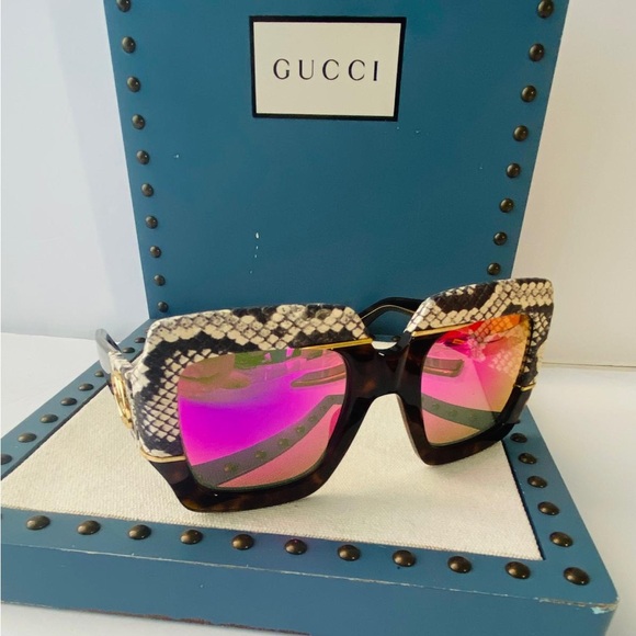 New Authentic- Gucci pink GG0484s 006 Oversized Square Sunglasses - Picture 6 of 16